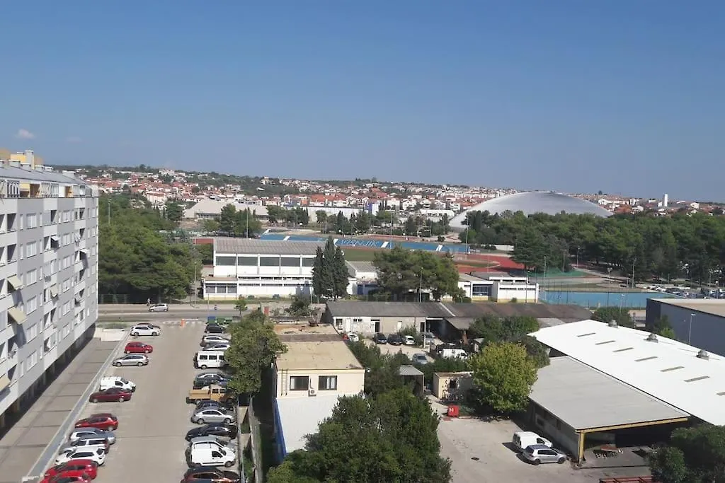 Studio Apartment Near Center زادار